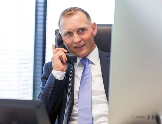 Thomas Grasl am Telefon
